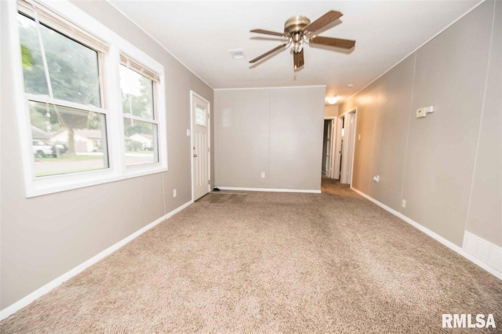 2806 W 70th St, Davenport, IA 52806 - photo 1