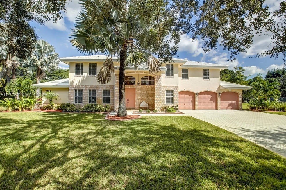 10635 SW 44th Ct, Davie, FL 33328 - photo 1