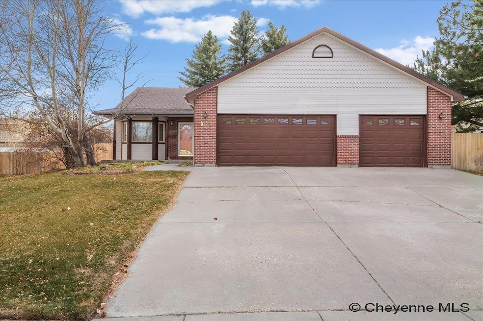 930 Centennial Dr, Cheyenne, WY 82001 - photo 1