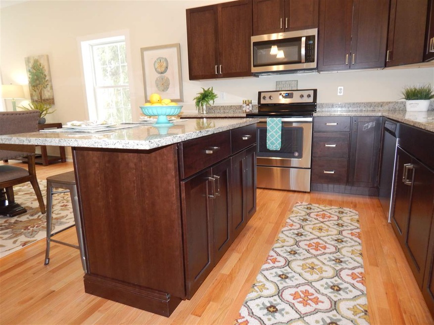 433 Spruce St unit 1, Rollinsford, NH 03869 - photo 1