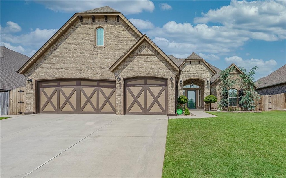 1017 Lindsey Ln, Moore, OK 73160 - photo 1