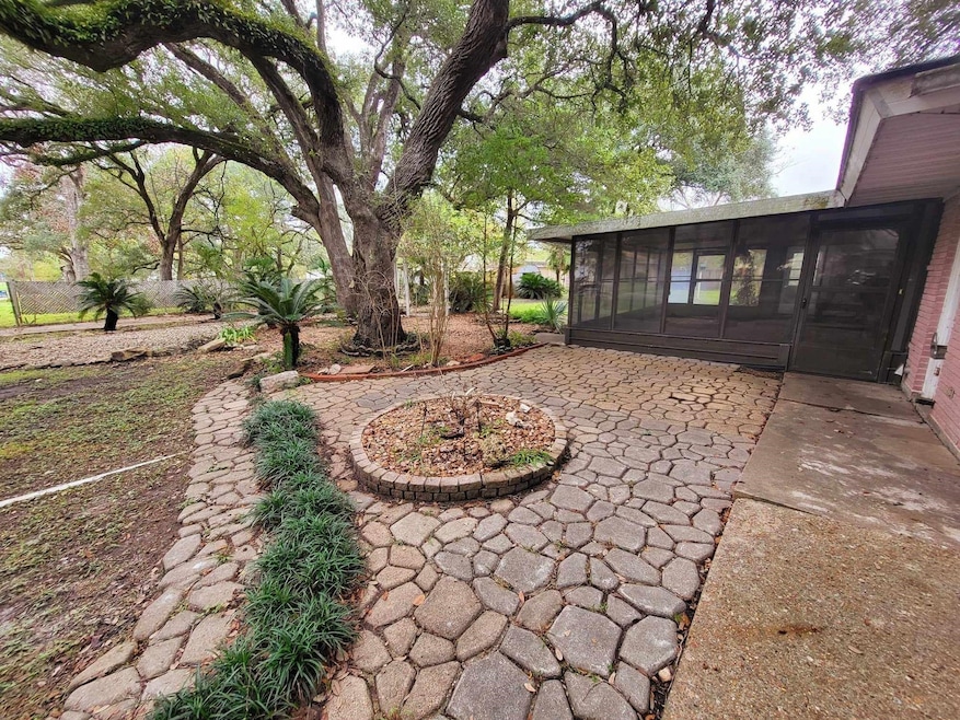 706 Maple St, Sweeny, TX 77480 - photo 1