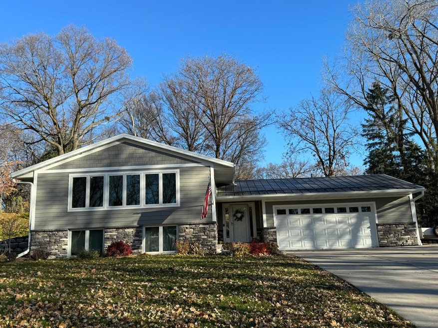 5665 Hathaway Ln, Minnetonka, MN 55345 - photo 1