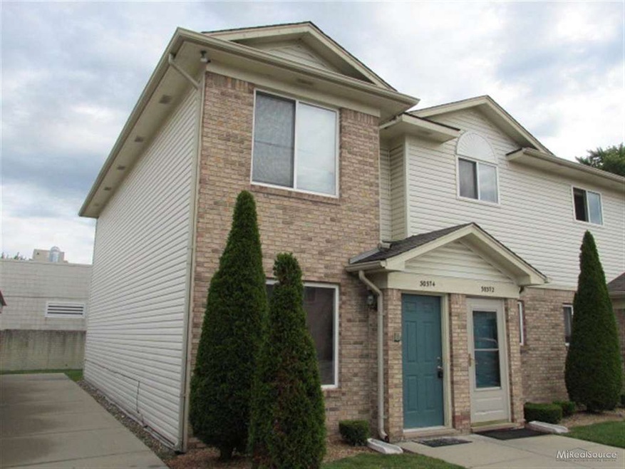 30374 Wedgewood Cir unit 7, Roseville, MI 48066 - photo 1