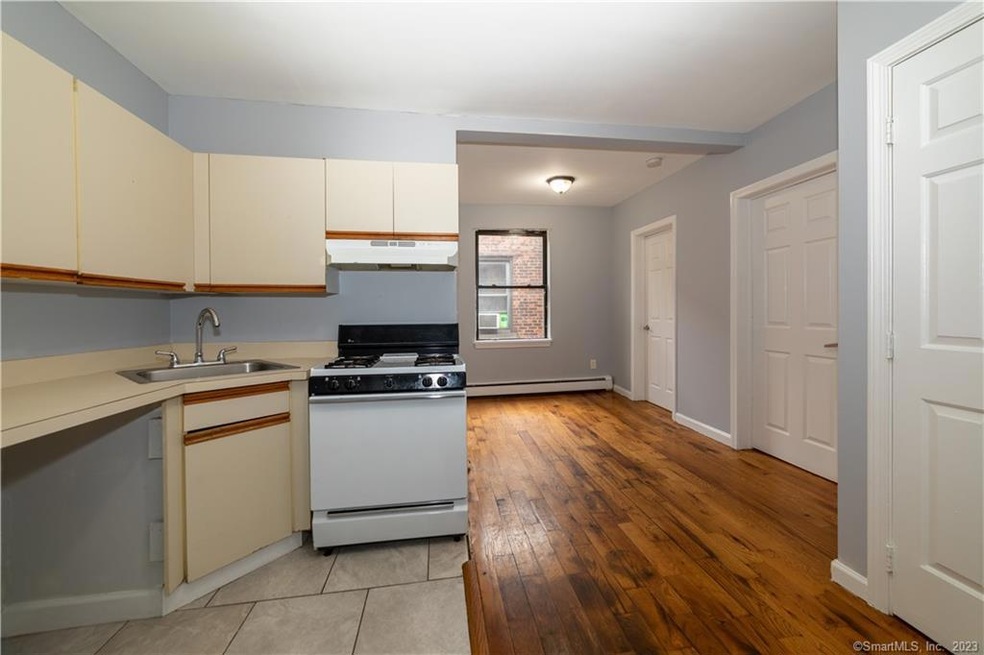 2260 Fairfield Ave unit 4C, Bridgeport, CT 06605 - photo 1