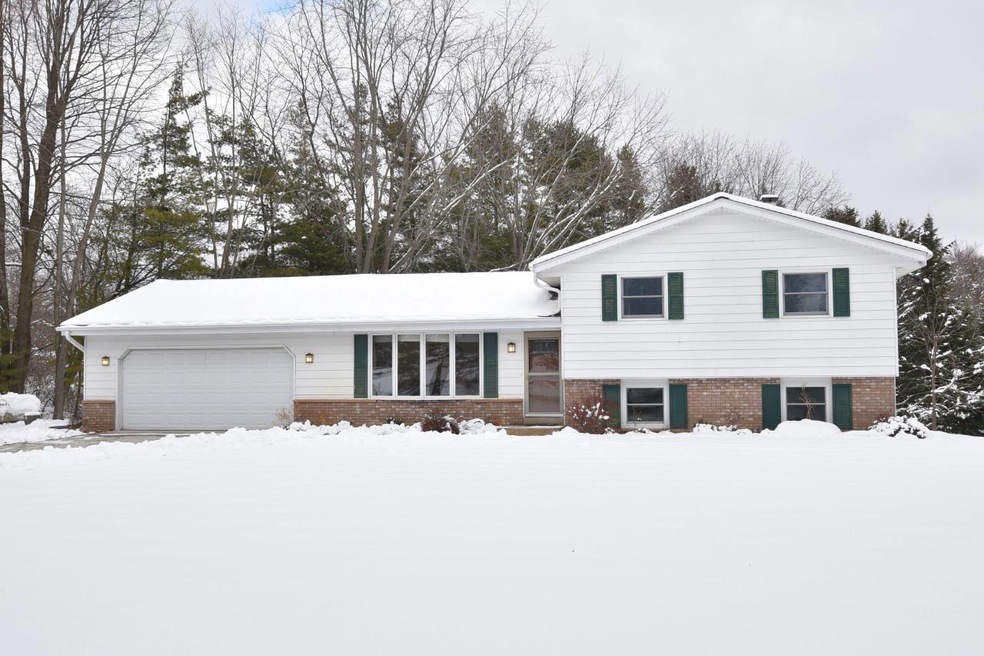 7578 Bavarian Ln, West Bend, WI 53090 - photo 1