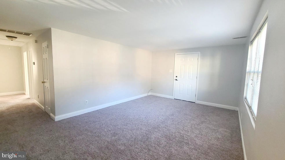 318 Martin Dr, New Castle, DE 19720 - photo 1