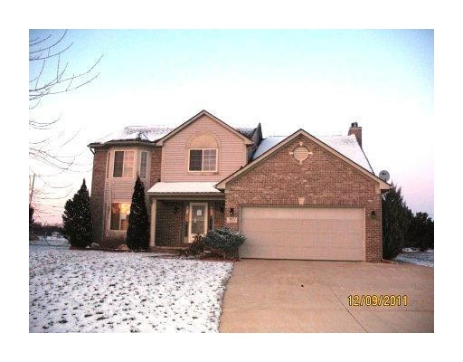 553 Parkside Ct, Chelsea, MI 48118 - photo 1