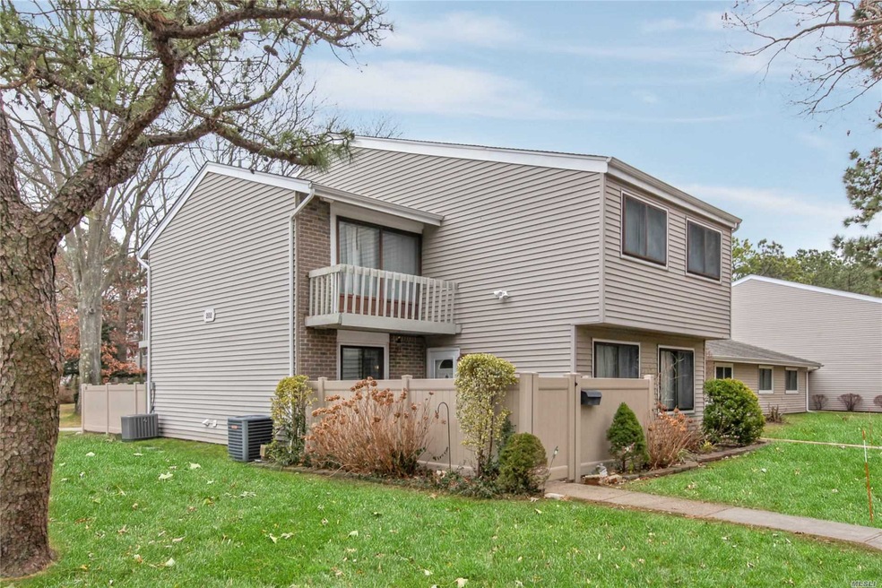 202 Springmeadow Dr unit M, Holbrook, NY 11741 - photo 1