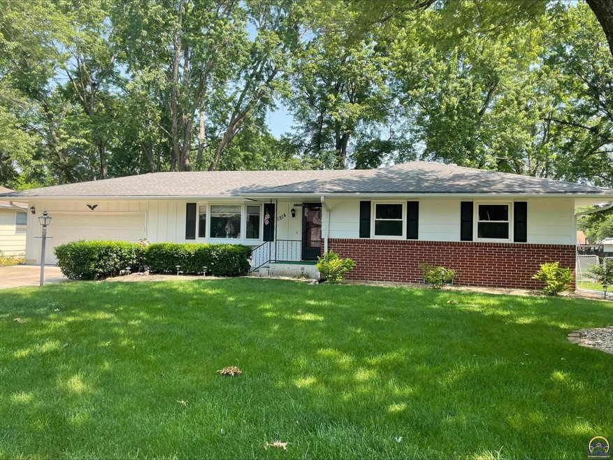 1814 SW 36th Terrace, Topeka, KS 66611 - photo 1