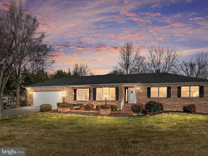 870 Cider Dr, Bunker Hill, WV 25413 - photo 1