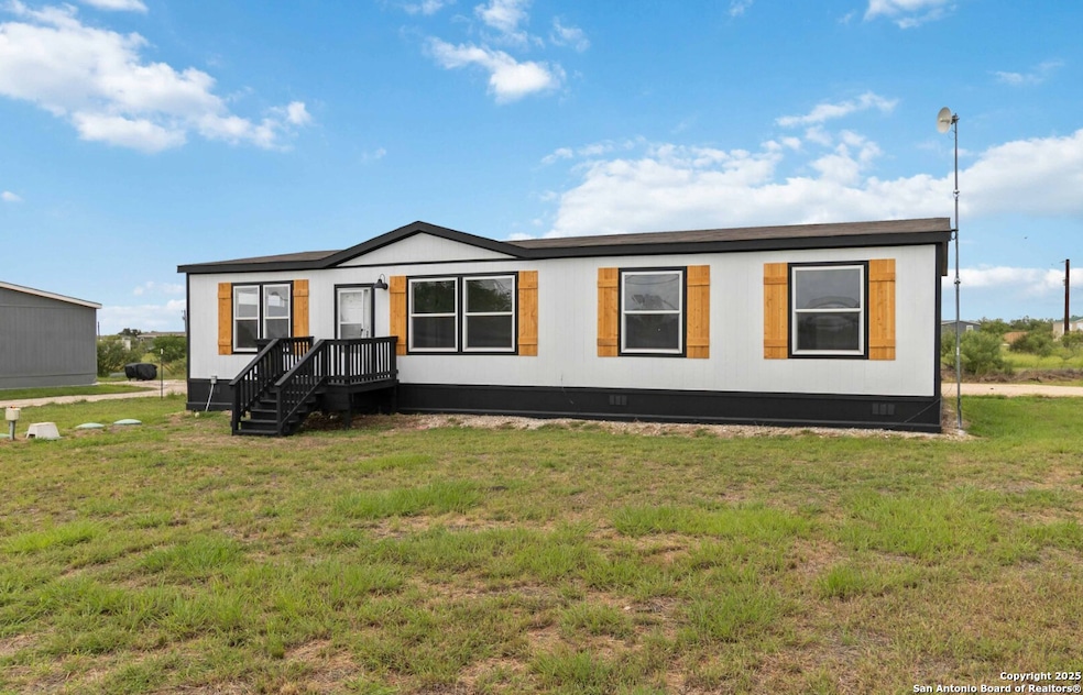 113 County Road 2644, Moore, TX 78057 - photo 1