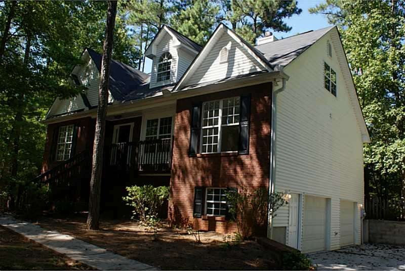 Exterior Front. 6 bedrooms/4 bathrooms in the reso