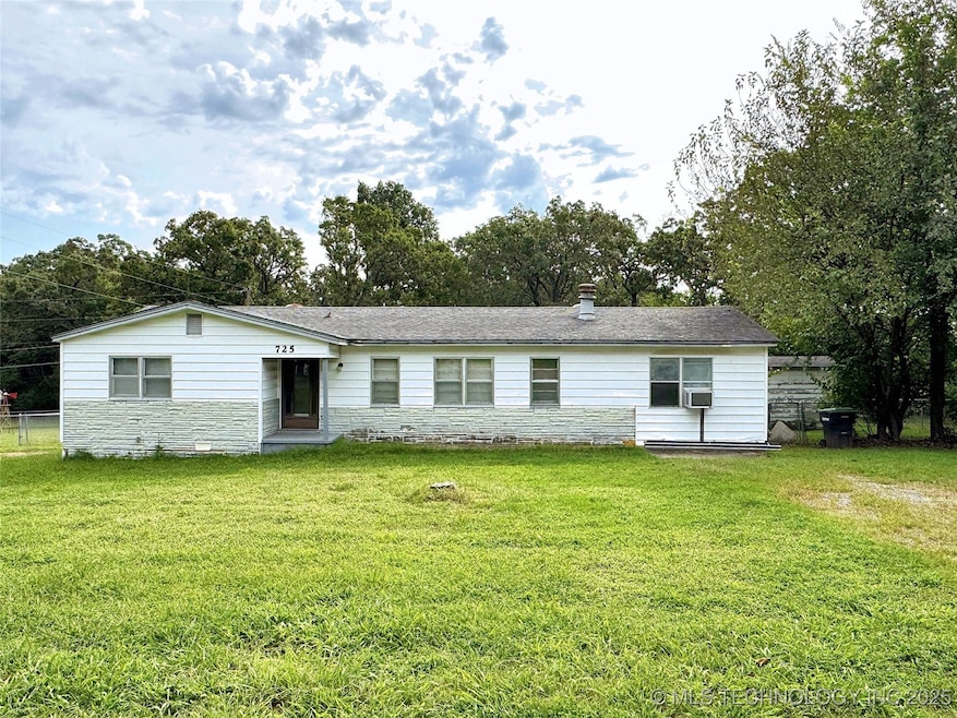 725 Sooner Dr, Tahlequah, OK 74464 - photo 1