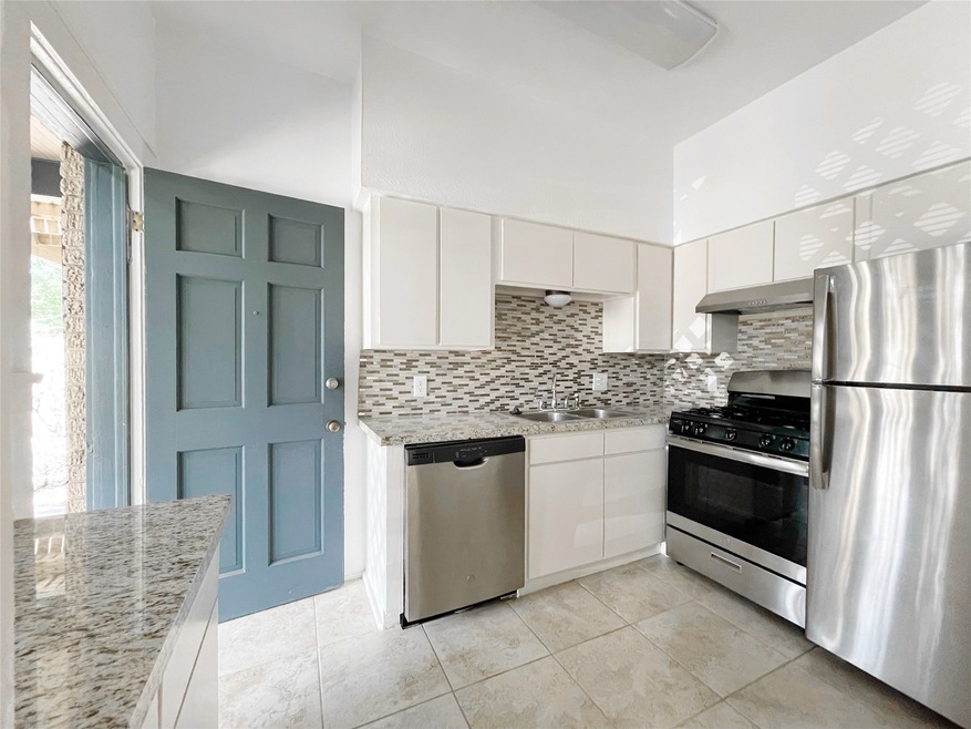 2528 Driscoll St unit A, Houston, TX 77019 - photo 1