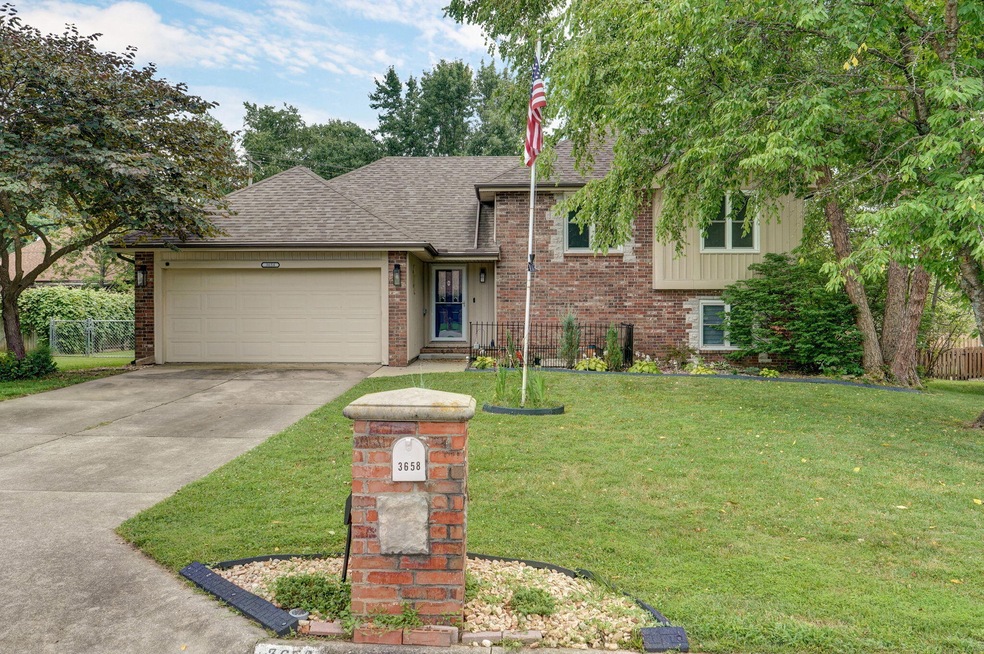 3658 W Maplewood Street-1