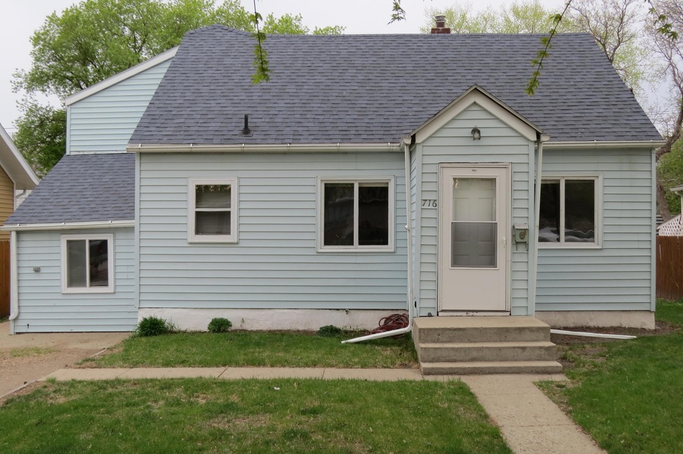 Front of Home<|><|>