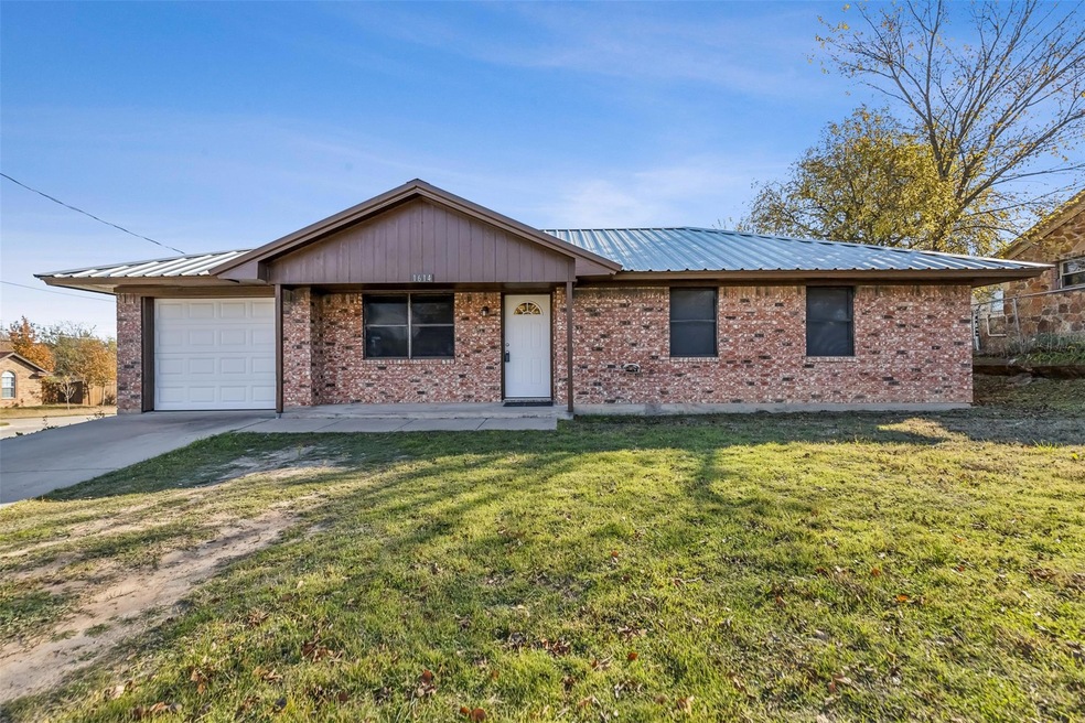 1614 Madison St, Weatherford, TX 76086 - photo 1