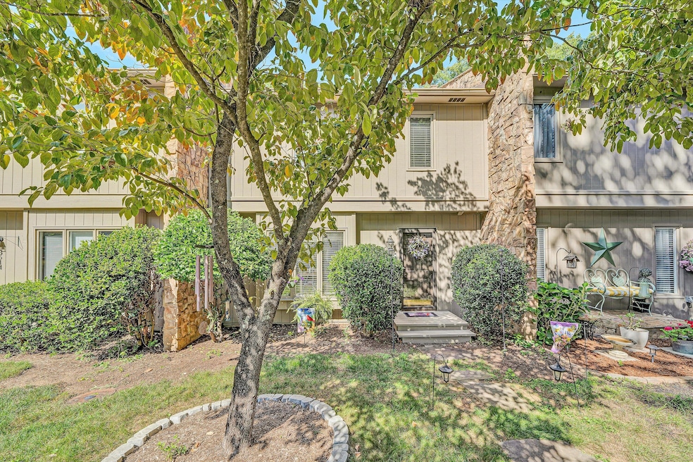 3516 Stonehenge Square, Roanoke, VA 24018 - photo 1