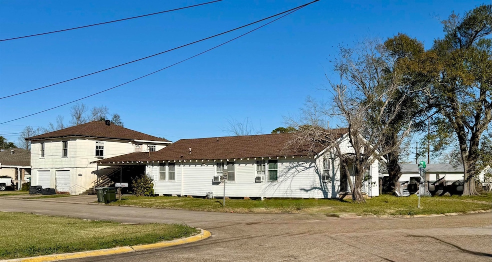 1301 & 1301 1/2 Bourg St, Houma, LA 70364 - photo 1
