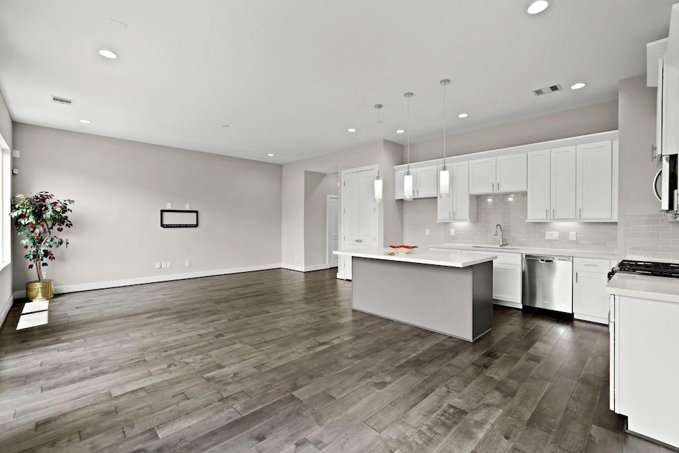Modern living minutes from Downtown Houston! Open