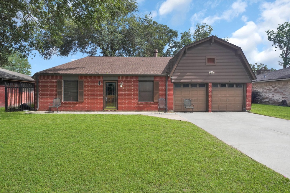 5914 Gum Grove Ln, Houston, TX 77088 - photo 1