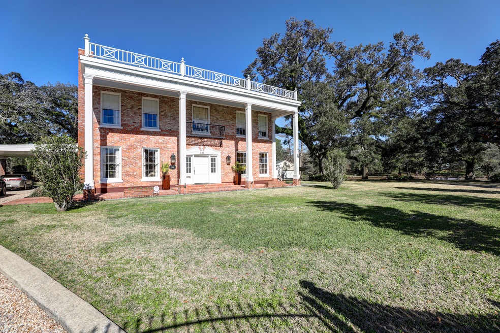 208 Phillip St, New Iberia, LA 70560 - photo 1