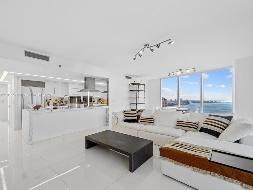 Icon Brickell Tower 2 unit 3801, Miami, FL 33131 - photo 1