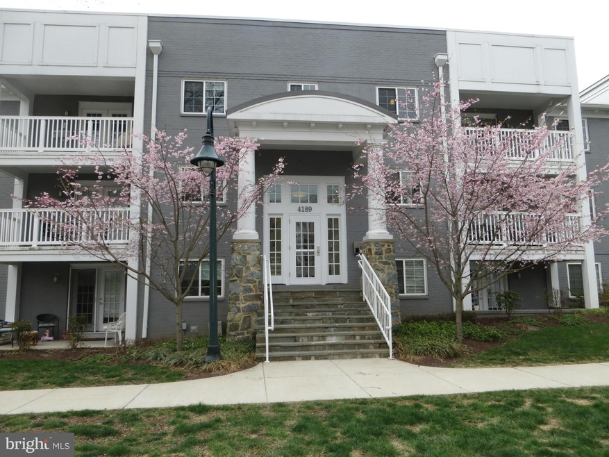 4189 S Four Mile Run Dr unit 404, Arlington, VA 22204 - photo 1