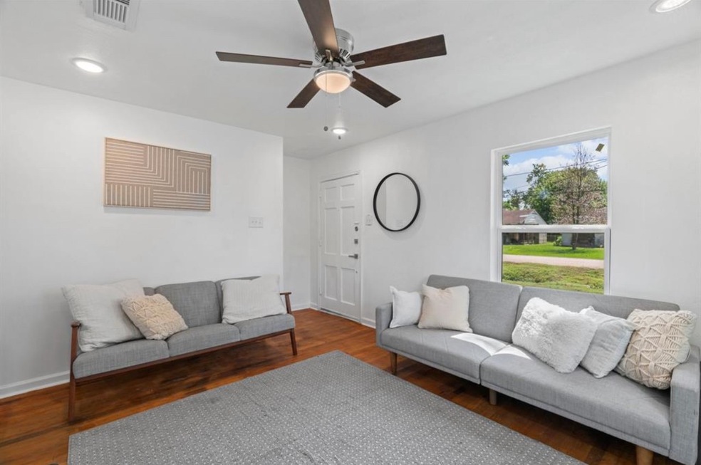 917 Knight St, Houston, TX 77022 - photo 1