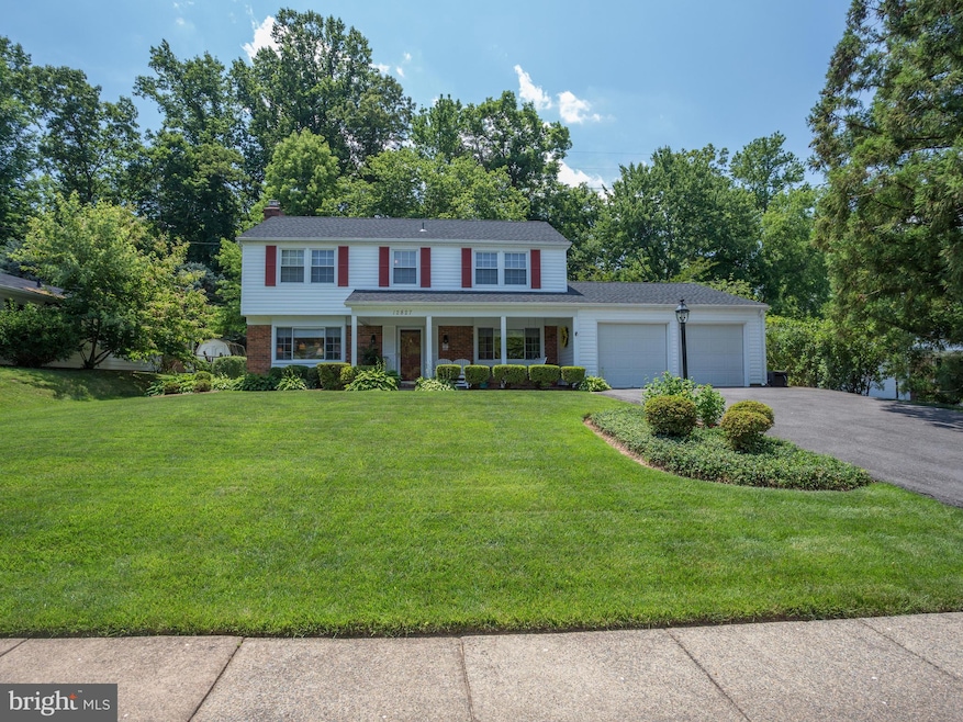 12827 Melville Ln, Fairfax, VA 22033 - photo 1
