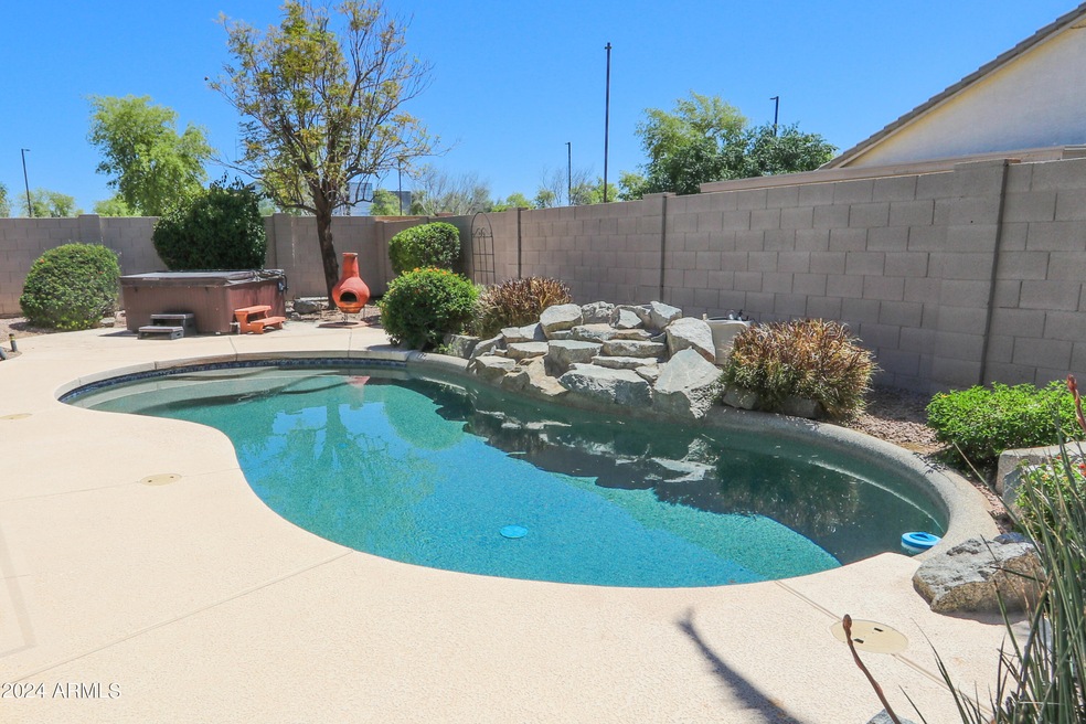 1 Resort Like Backyard
