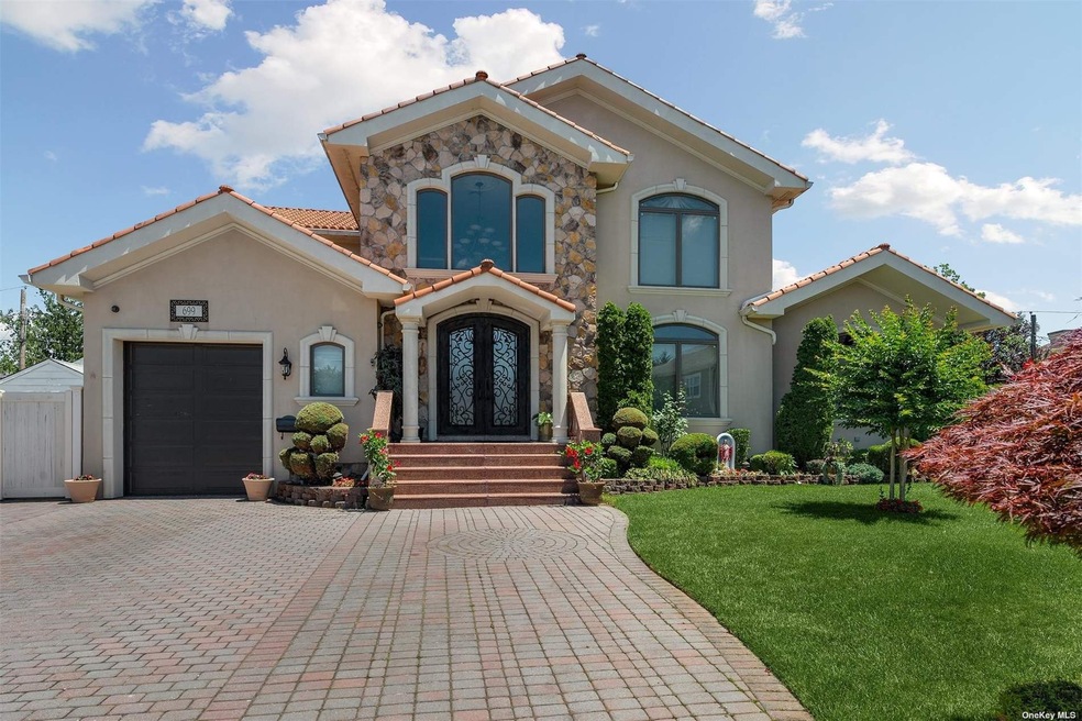 699 Eileen Ct, Franklin Square, NY 11010 - photo 1