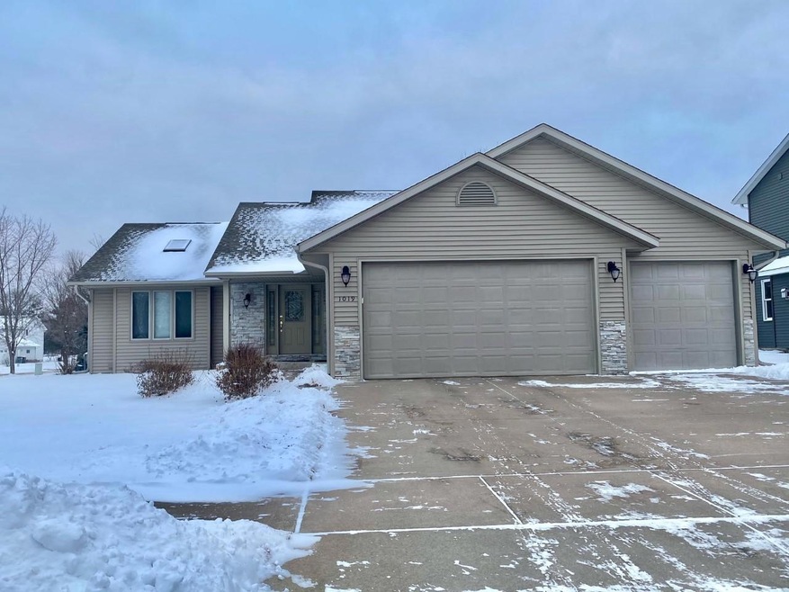 1019 Deerfield St, Holmen, WI 54636 - photo 1