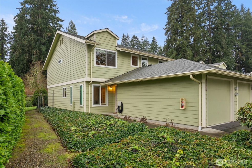 3926 NW Fairway Ln unit 3J, Bremerton, WA 98312 - photo 1