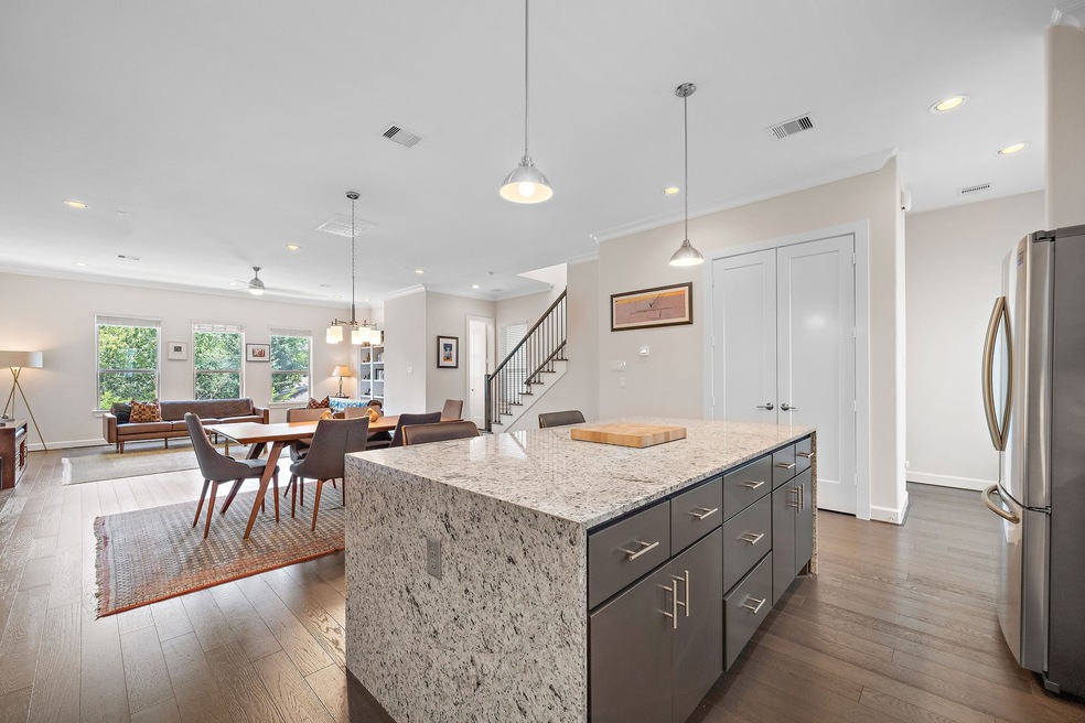 851 Fisher St unit E, Houston, TX 77018 - photo 1