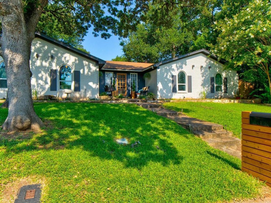 505 Holder Dr, Hurst, TX 76053 - photo 1