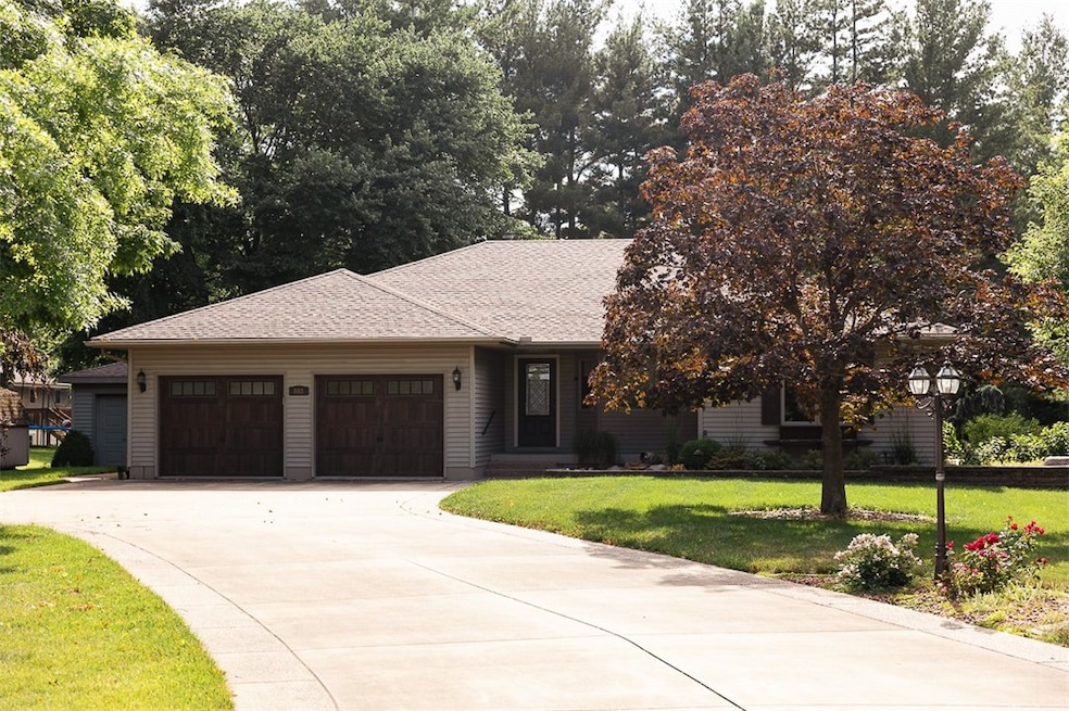 803 N Putnam St, Moweaqua, IL 62550 - photo 1