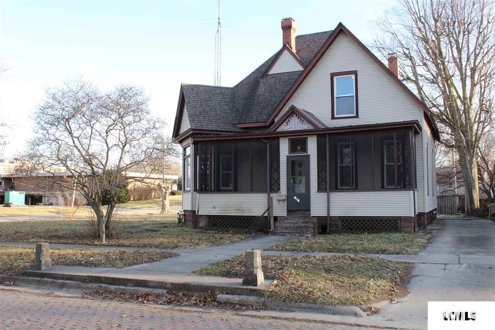 309 6th St, Lincoln, IL 62656 - photo 1