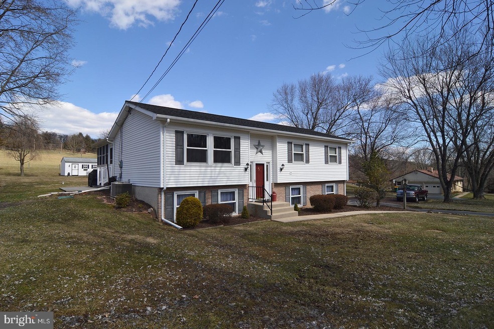 196 Gelsinger Rd, Reading, PA 19608 - photo 1