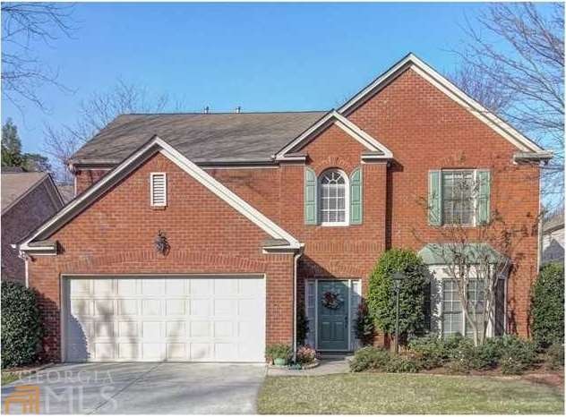 LOCATION! CURB APPEAL! FUNCTIONALITY! This home ha