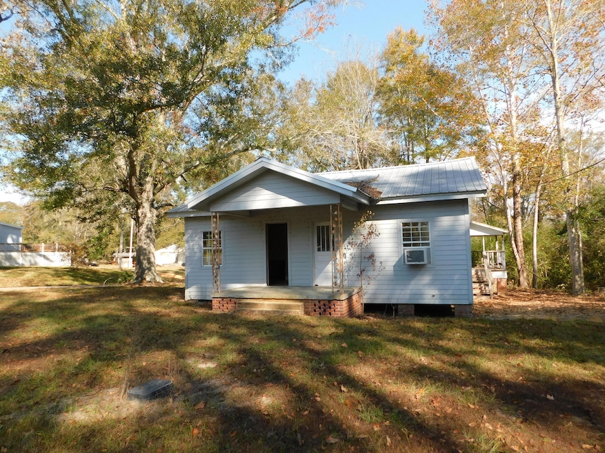 200 S Bluff St, Mount Olive, MS 39119 - photo 1