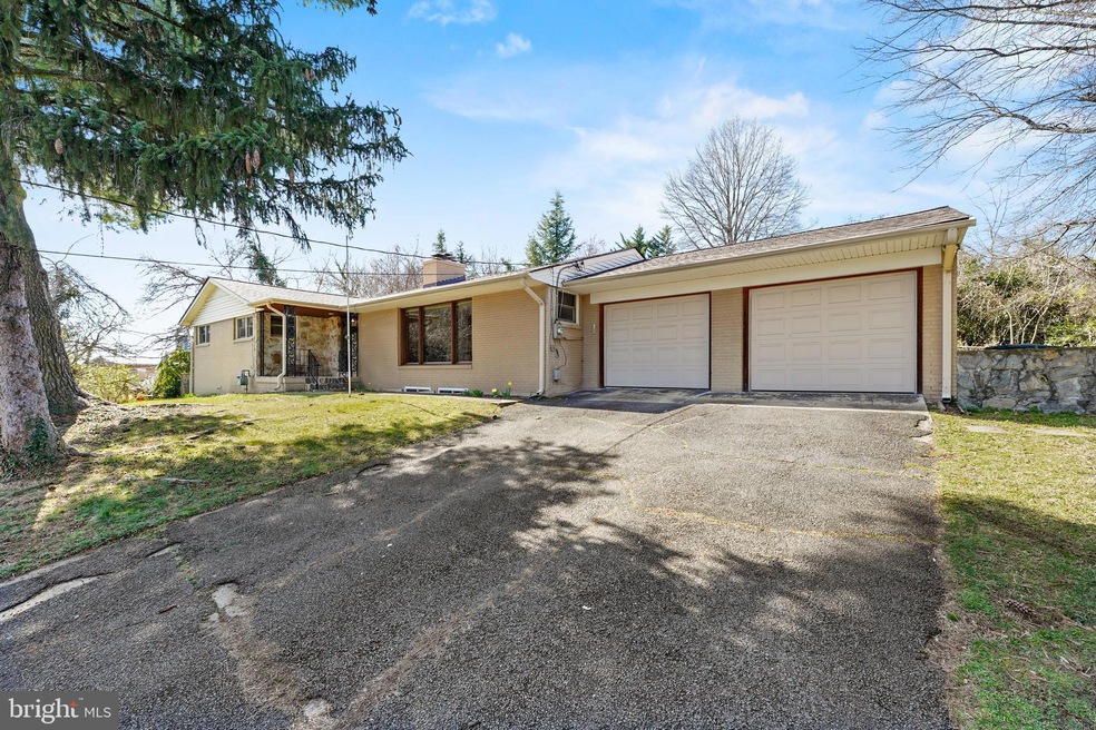 124 Longview Dr, Alexandria, VA 22314 - photo 1