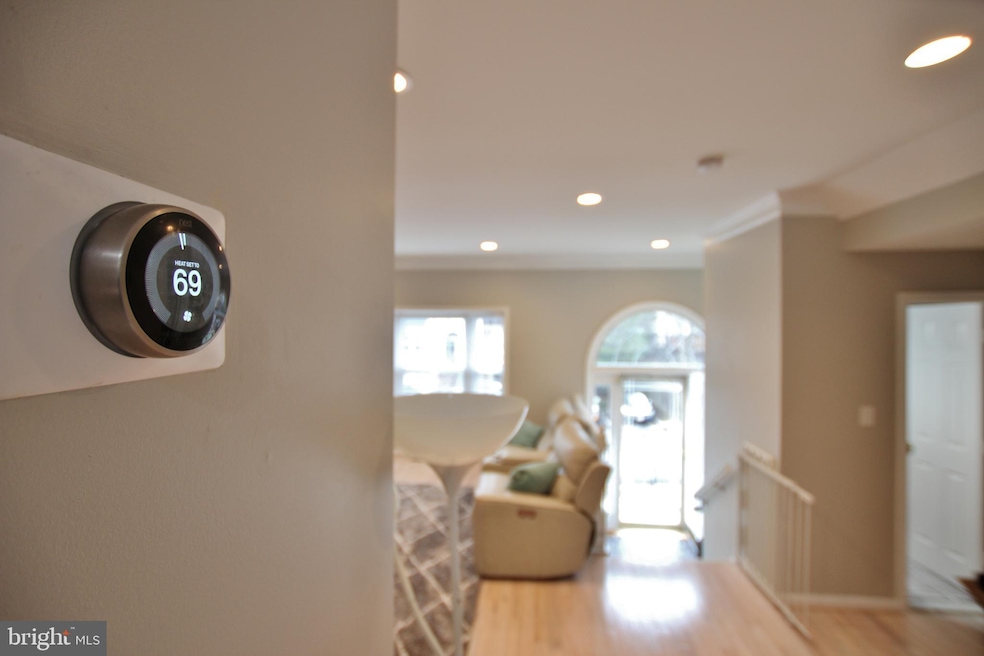 7207 Squirrel Run Ct, Springfield, VA 22152 - photo 1