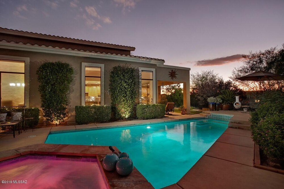 Gorgeous Pool & Spa