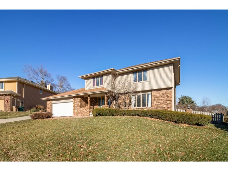 525 51st St, West Des Moines, IA 50265 - photo 1