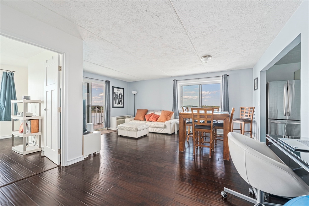 Captain Cove's Condominiums unit 1012, Quincy, MA 02169 - photo 1