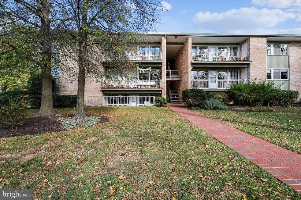 24 Manor Cir unit 105, Takoma Park, MD 20912 - photo 1