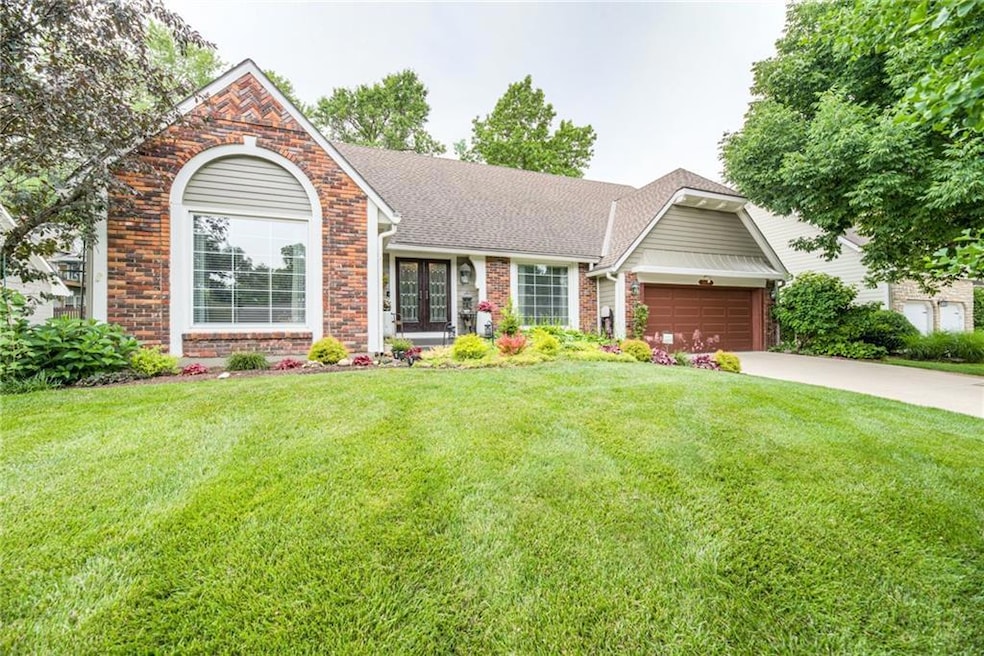 8404 Rosehill Rd, Lenexa, KS 66215 - photo 1