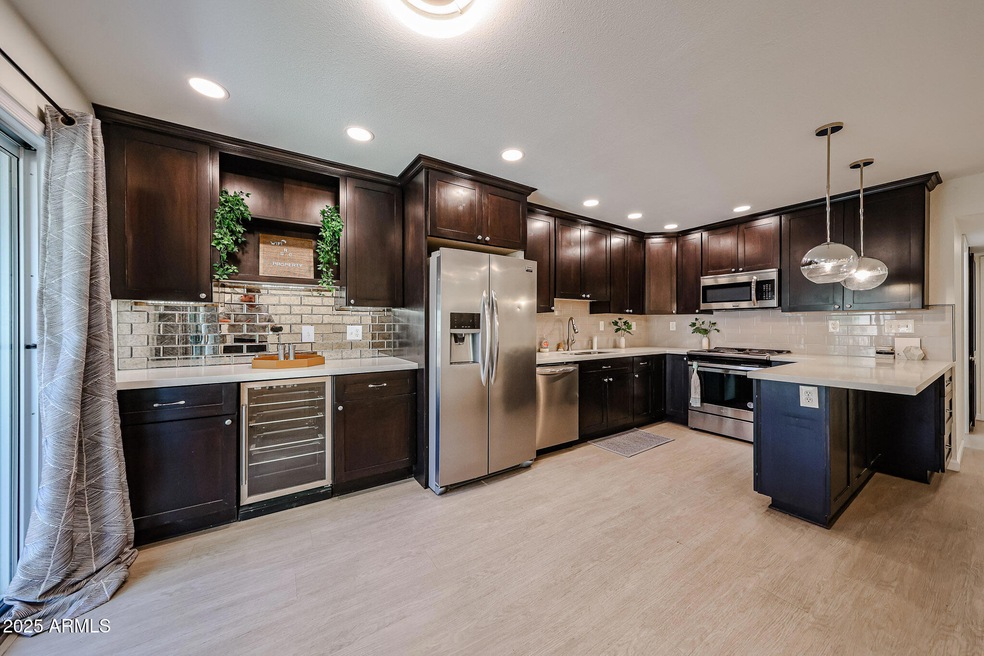 5525 E Thomas Rd unit O11, Phoenix, AZ 85018 - photo 1